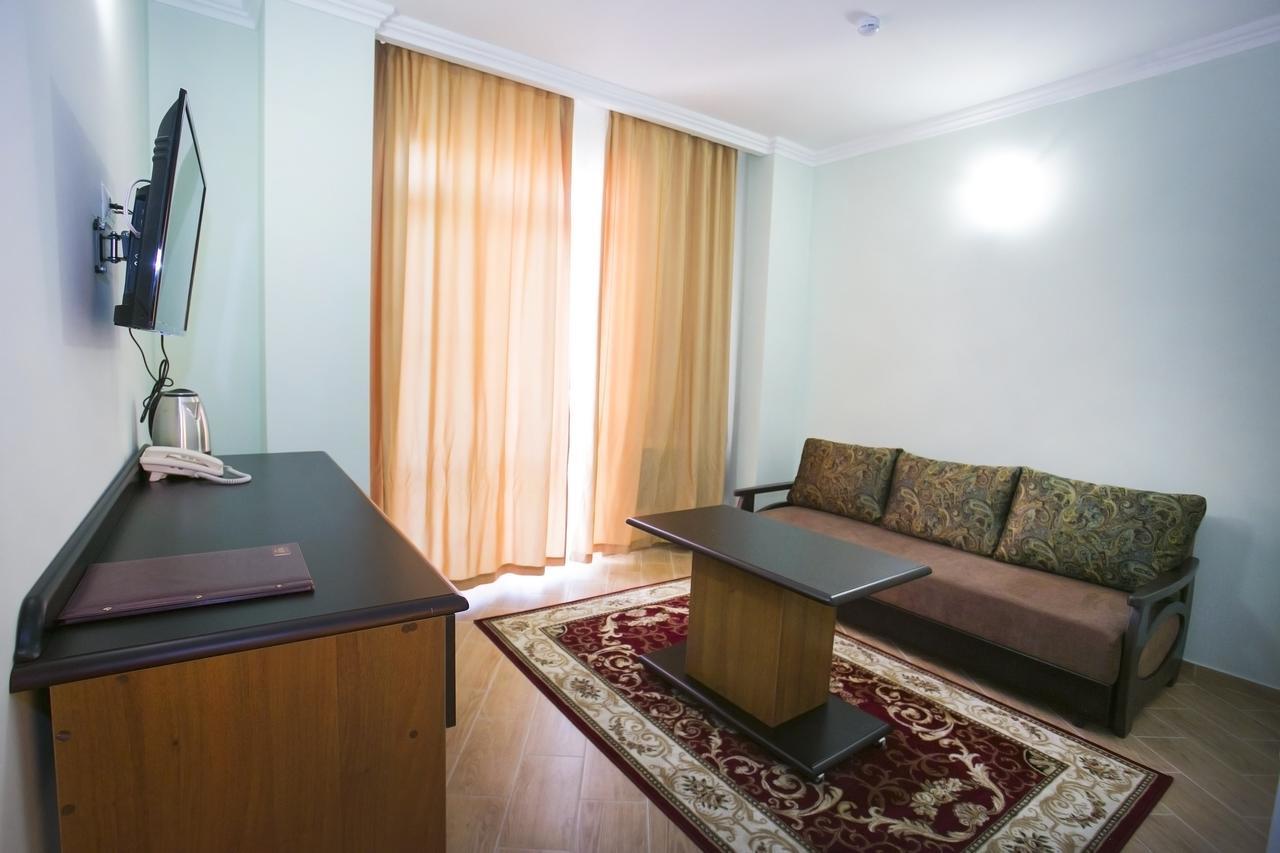 Hotel Acra Suchumi Zewnętrze zdjęcie