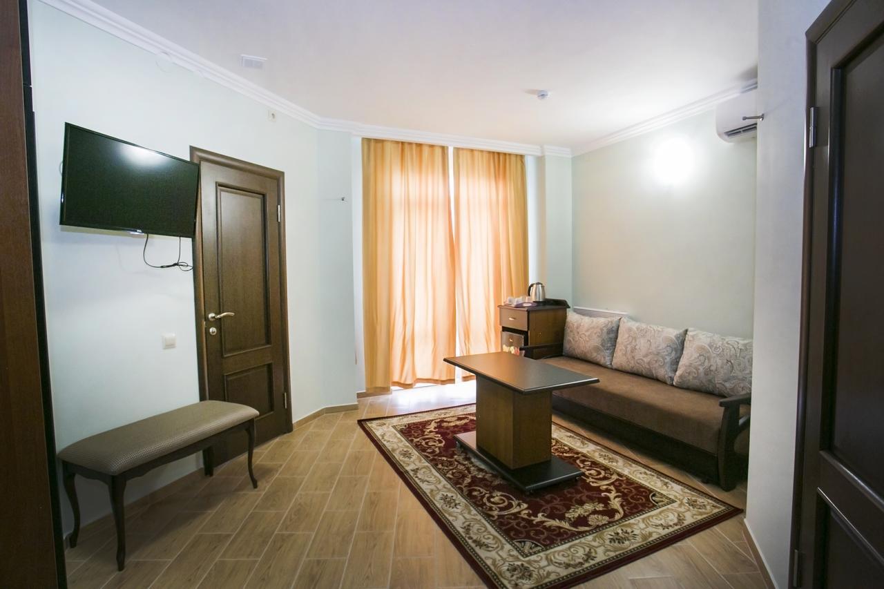 Hotel Acra Suchumi Zewnętrze zdjęcie