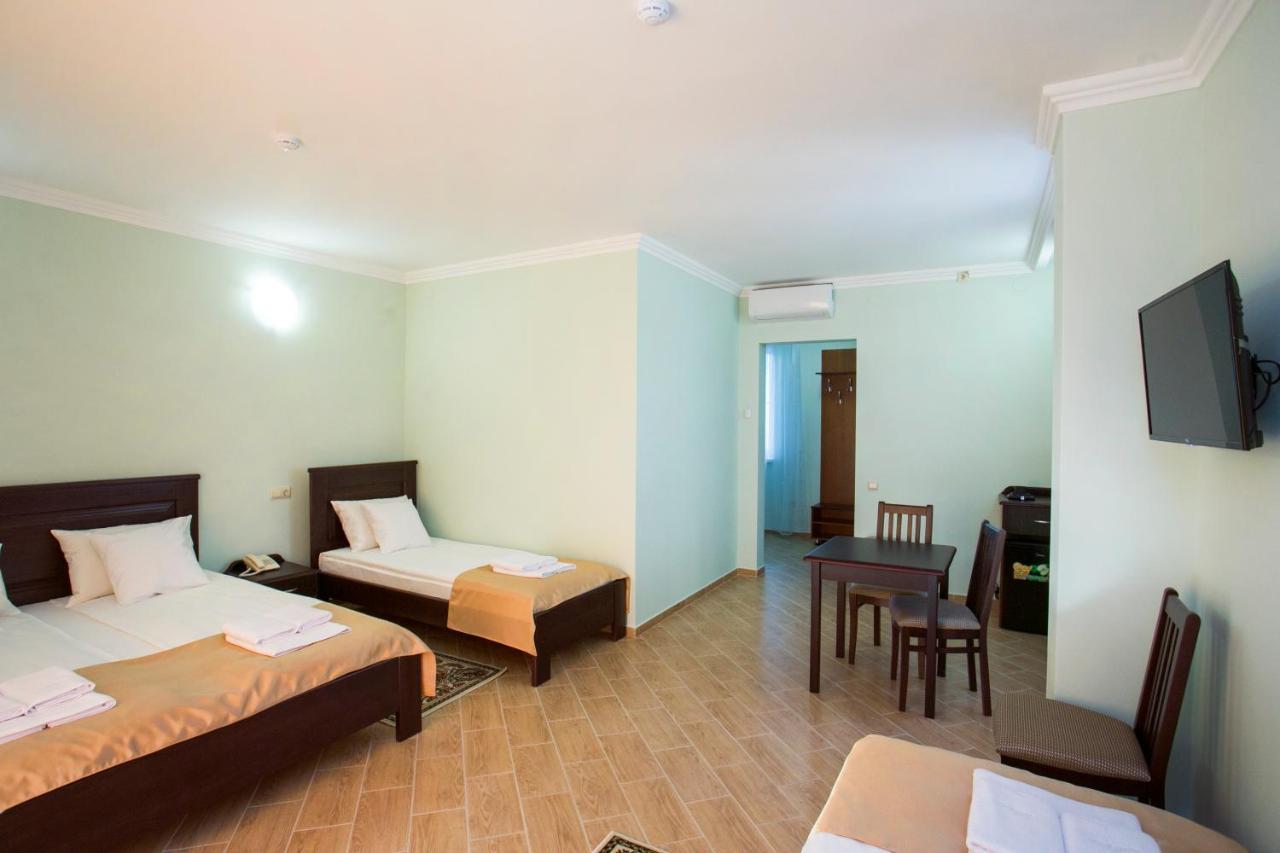 Hotel Acra Suchumi Zewnętrze zdjęcie