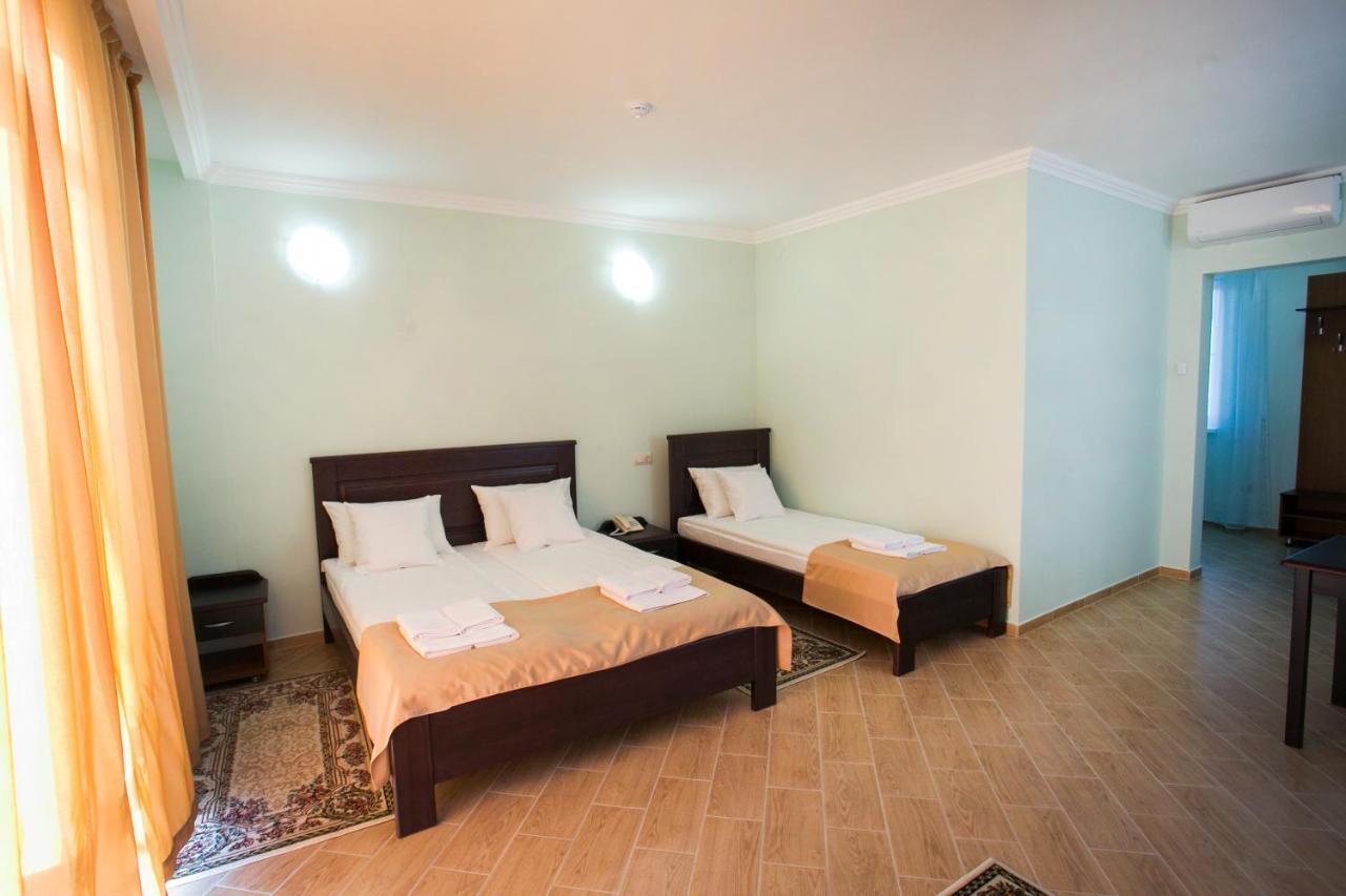 Hotel Acra Suchumi Zewnętrze zdjęcie